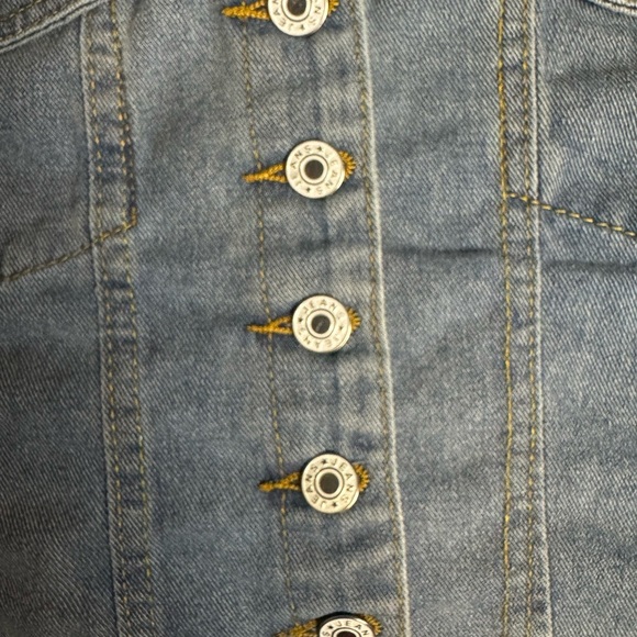 Denim Button-Up Crop Top - Picture 4 of 4